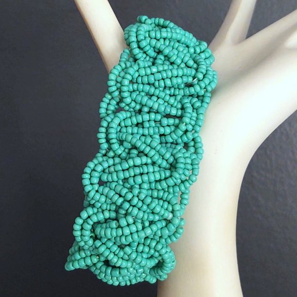 Jewelry - Green woven seed bread bracelet